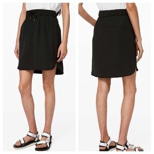 Lululemon Athletica On The Fly Woven Skirt with Pockets in Black